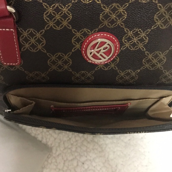 Handbags - Picture 2 of 7